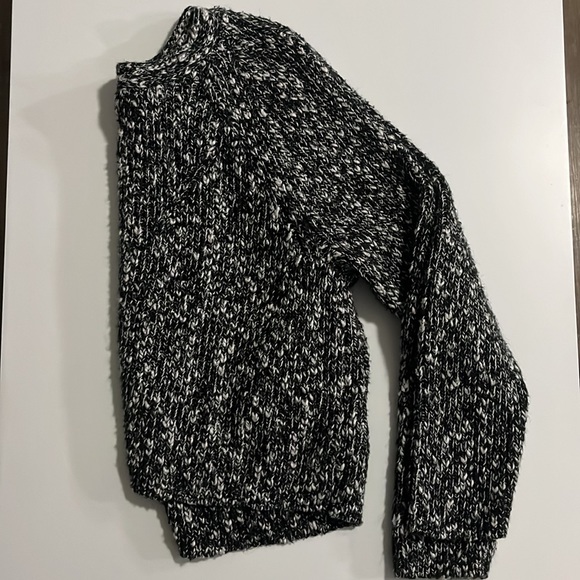 Forever 21 Cropped Sweater - Picture 3 of 3